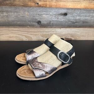 Sofft Women’s Size 8 M Bayo‎ Black Gray Leather Buckle Buckle Strap Sandals